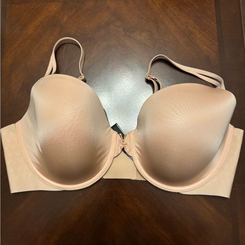 Victoria’s Secret LOVE CLOUD Smooth Lightly Lined Full Coverage Bra size 38D